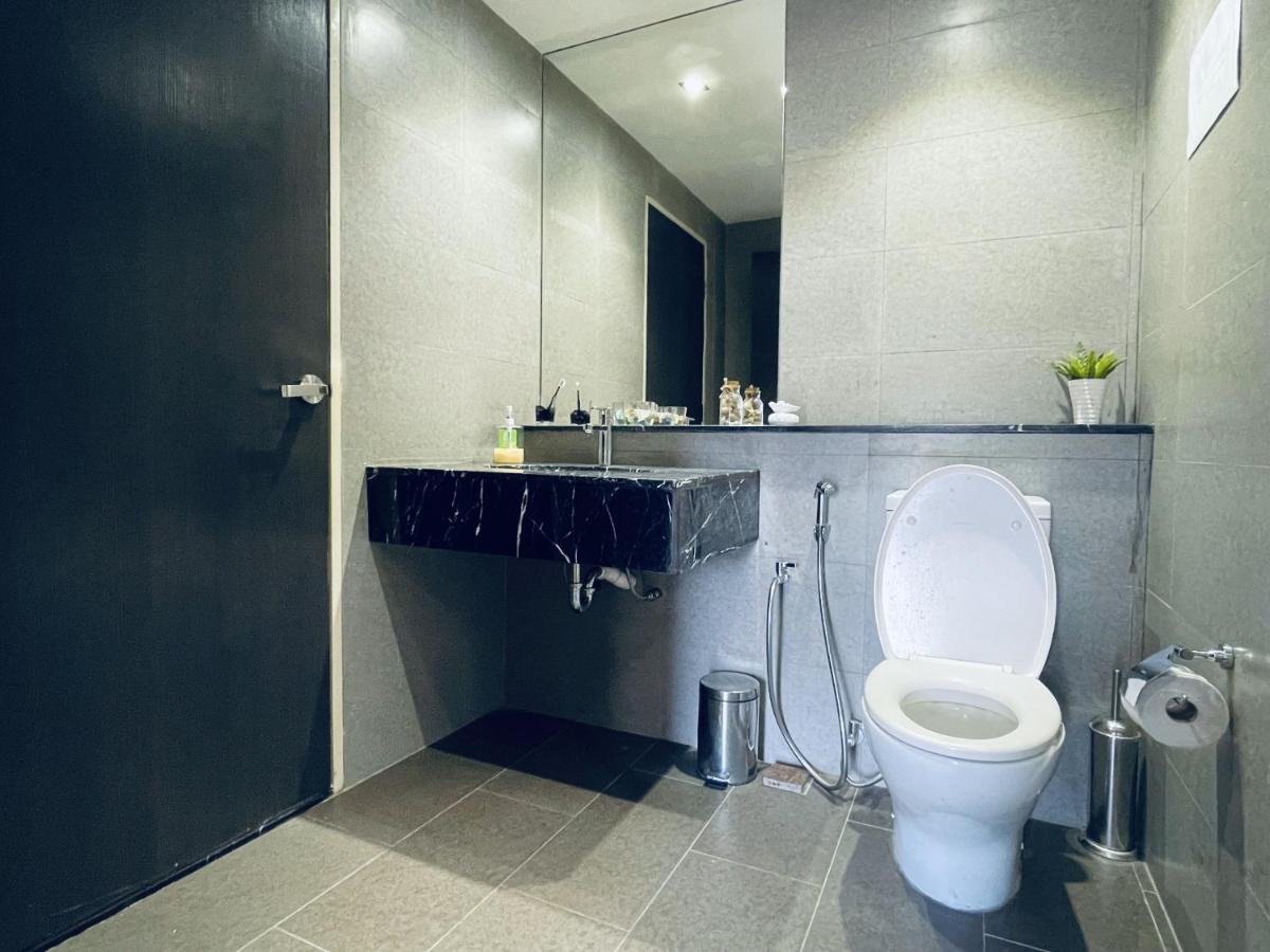 B.Suites 21 Kota Kinabalu Esterno foto