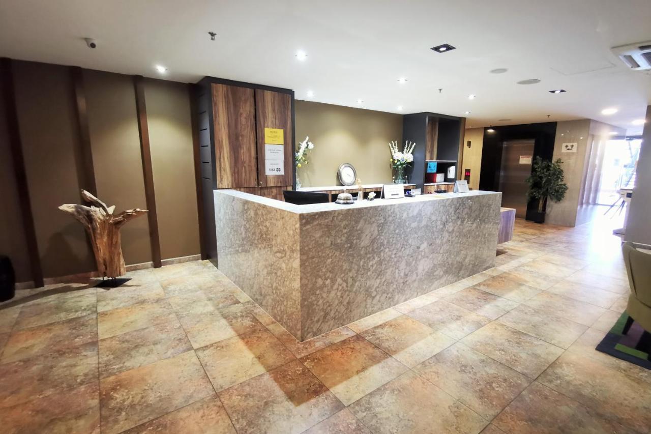 B.Suites 21 Kota Kinabalu Esterno foto